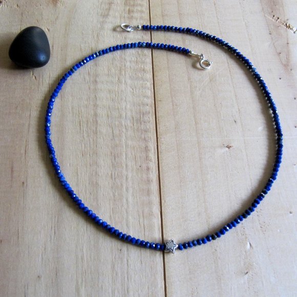 Lapis lazuli necklace with a little sterling silver flower - Picture 1 of 4
